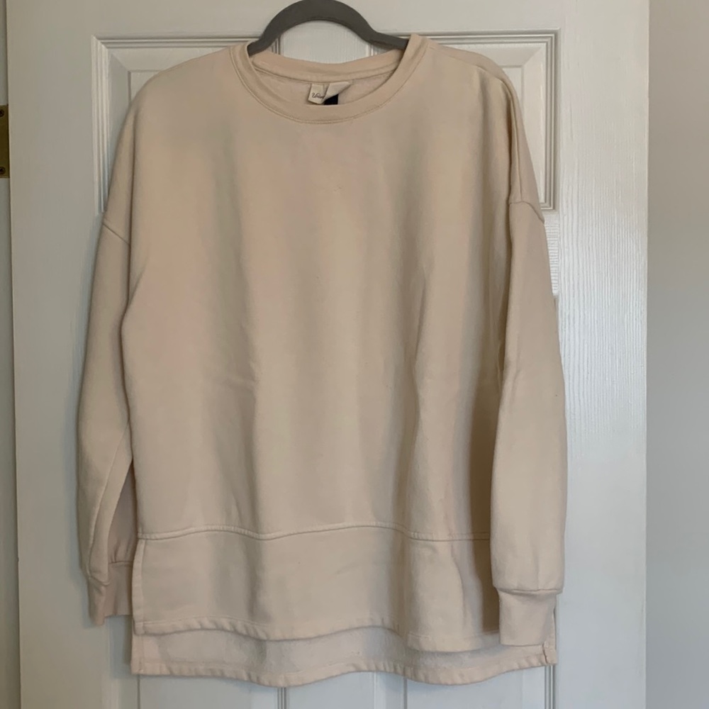 Universal Thread cream sweatshirt, size medium